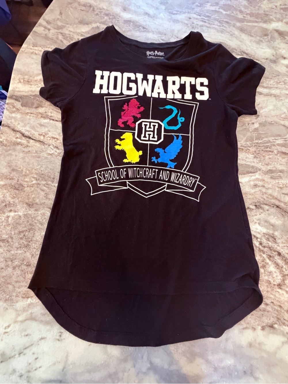 Harry Potter Hogwarts Crest Graphic Tee Medium Black Wizard Shirt - Picture 4 of 8